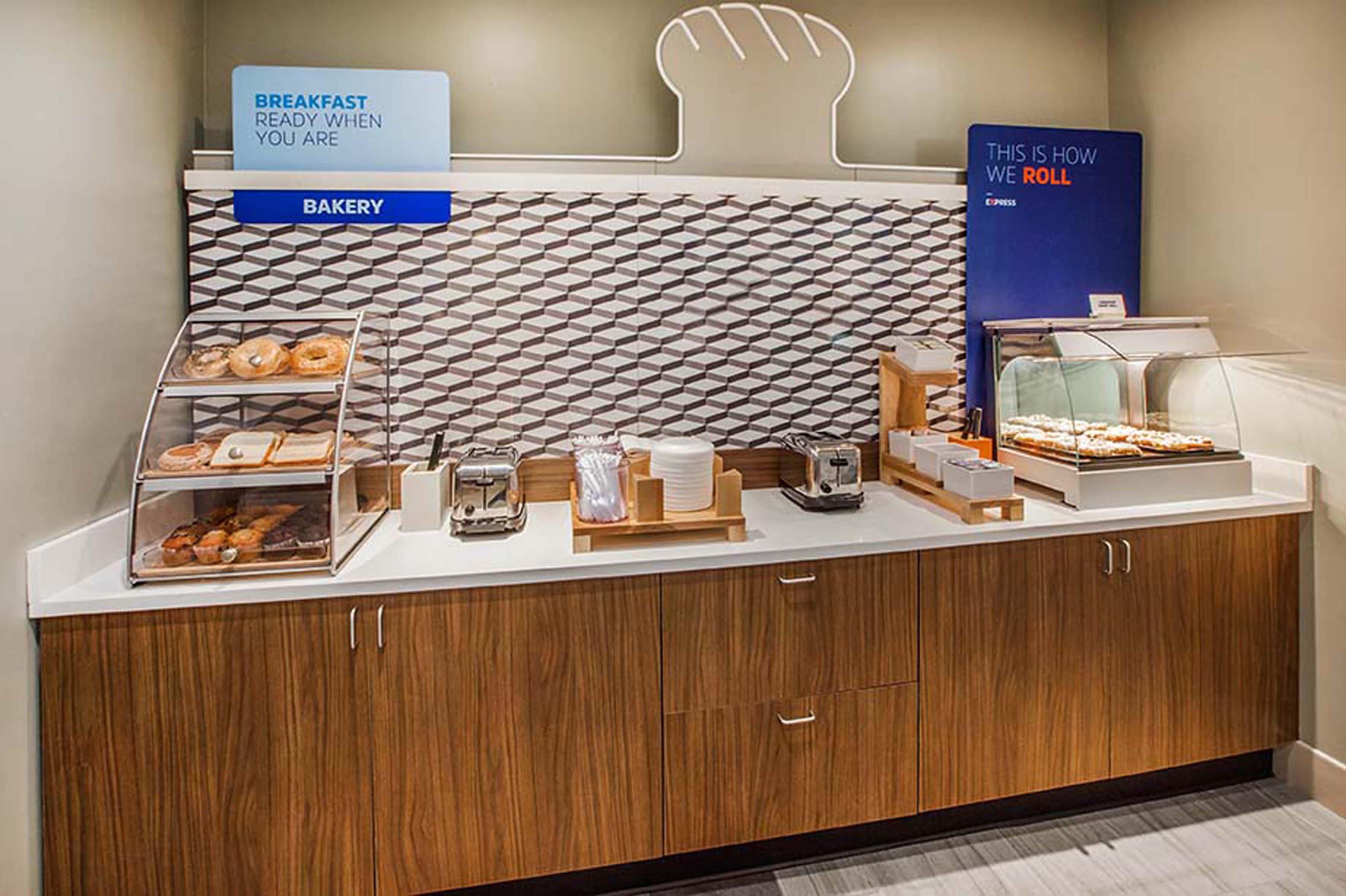 Holiday Inn Express & Suites Pasadena - Los Angeles By Ihg מראה חיצוני תמונה