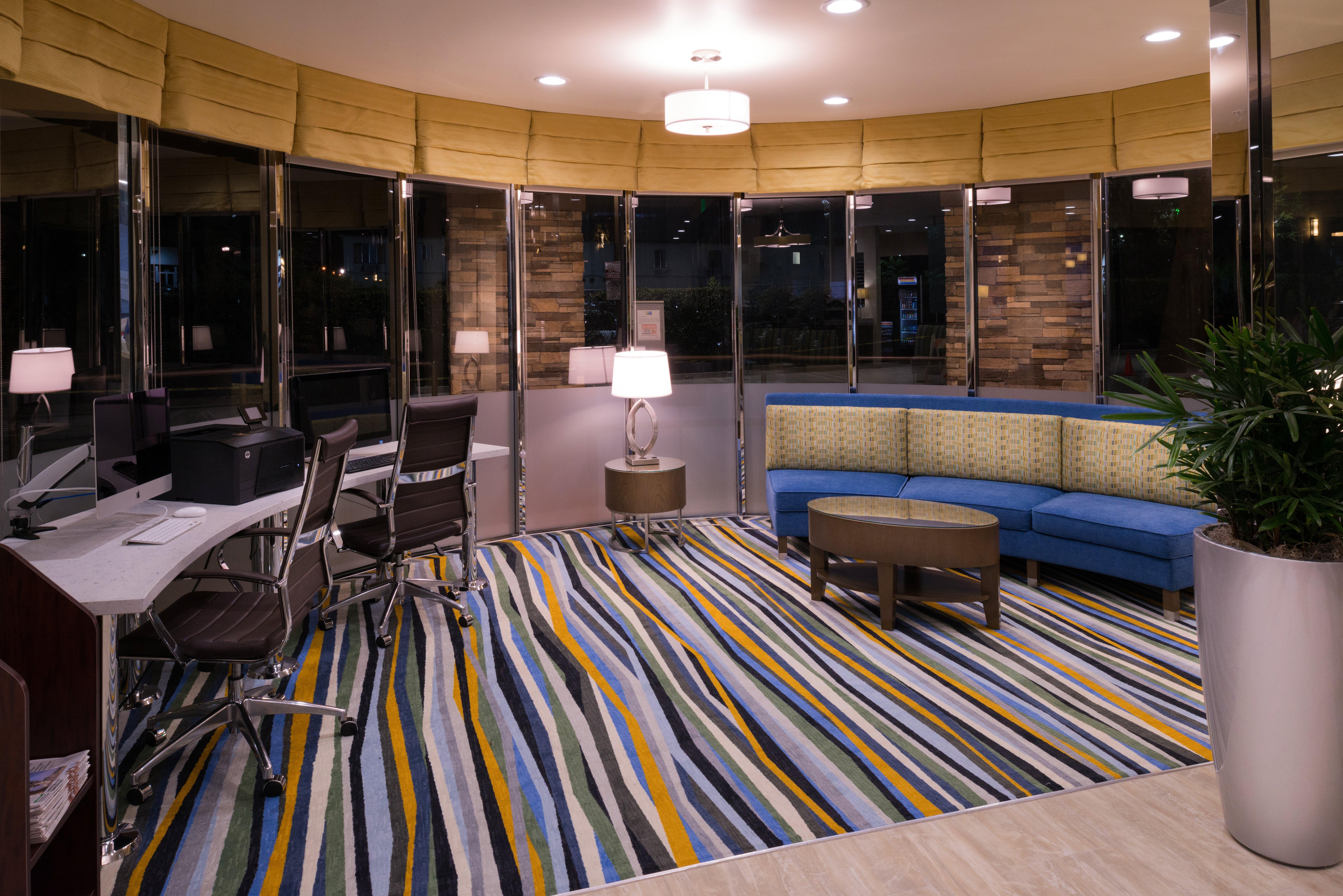 Holiday Inn Express & Suites Pasadena - Los Angeles By Ihg מראה חיצוני תמונה