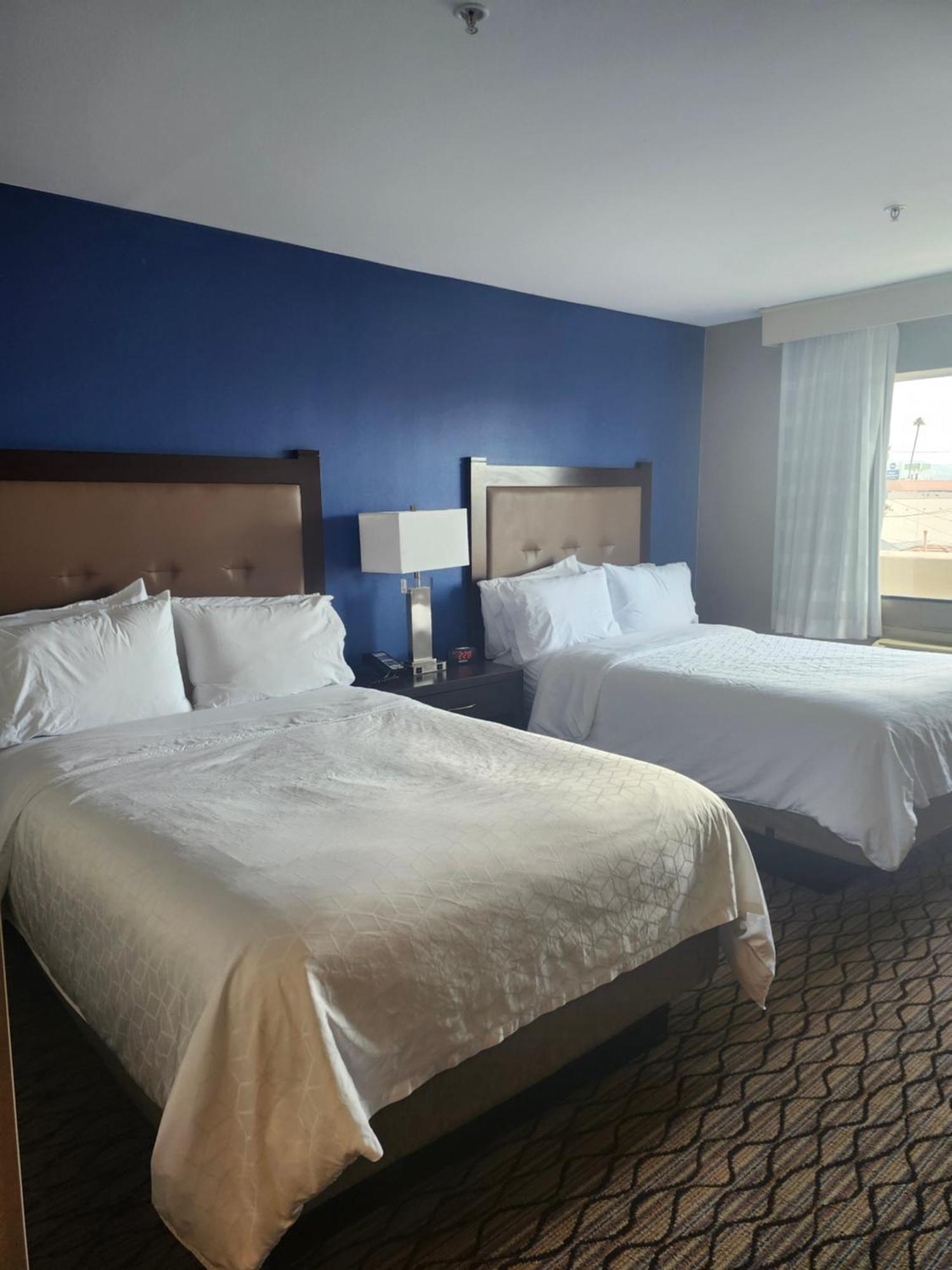 Holiday Inn Express & Suites Pasadena - Los Angeles By Ihg מראה חיצוני תמונה