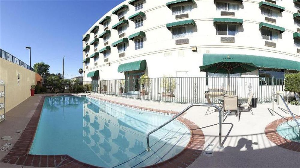 Holiday Inn Express & Suites Pasadena - Los Angeles By Ihg מראה חיצוני תמונה