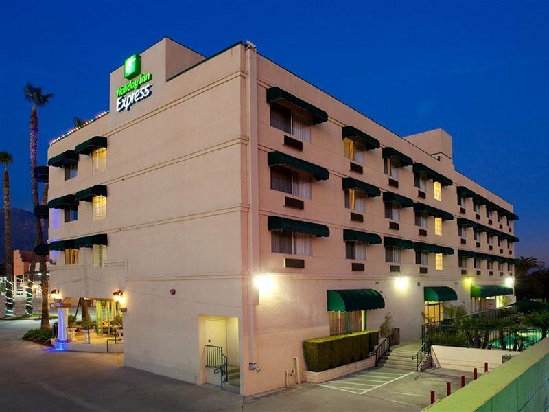 Holiday Inn Express & Suites Pasadena - Los Angeles By Ihg מראה חיצוני תמונה