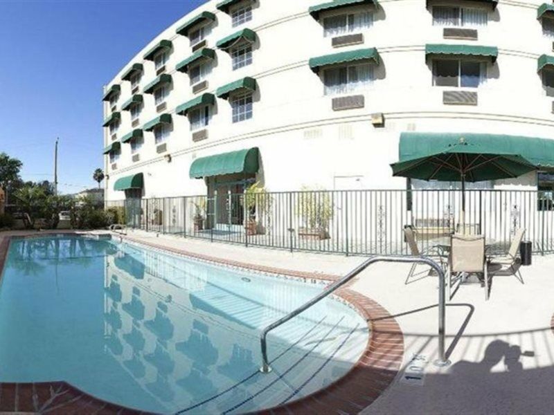 Holiday Inn Express & Suites Pasadena - Los Angeles By Ihg מראה חיצוני תמונה