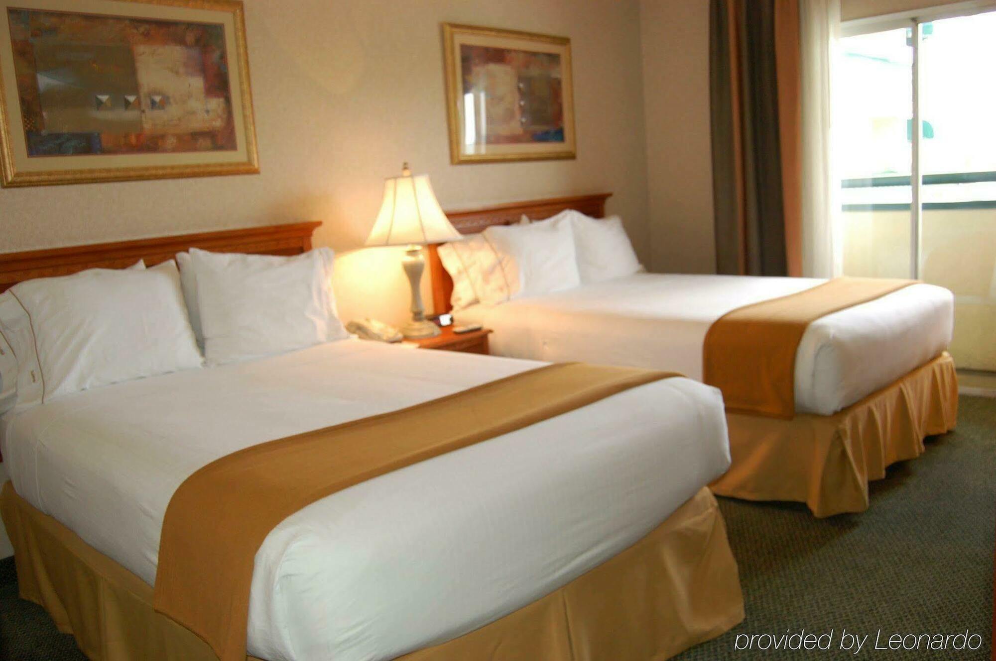 Holiday Inn Express & Suites Pasadena - Los Angeles By Ihg חדר תמונה
