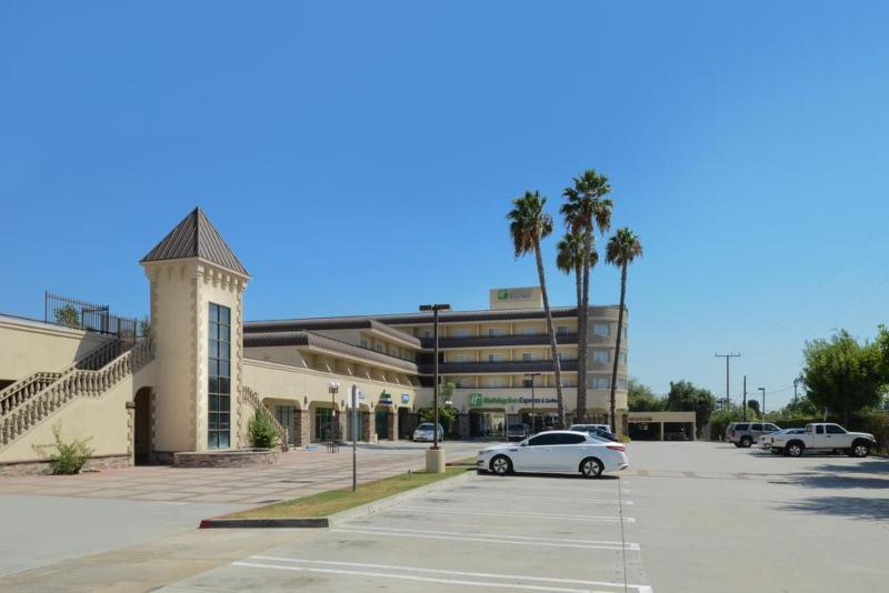 Holiday Inn Express & Suites Pasadena - Los Angeles By Ihg מראה חיצוני תמונה